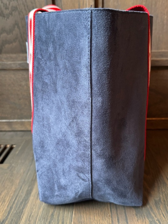 Brighton Navy Tote with Red and White Heart Straps - Picture 4 of 8